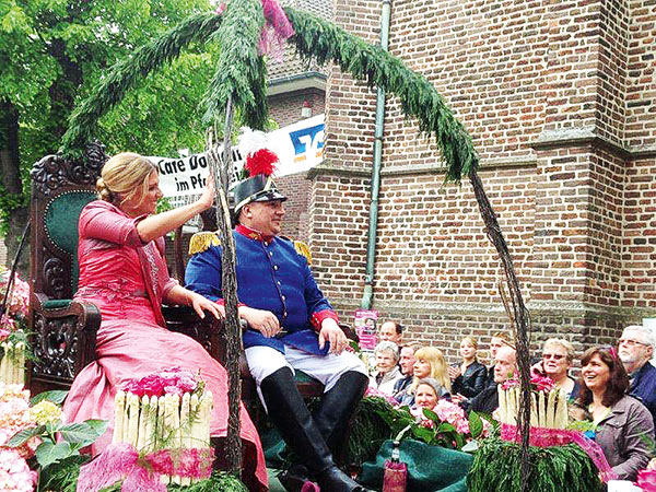 Spargeldorf Walbeck mit Festumzug Image