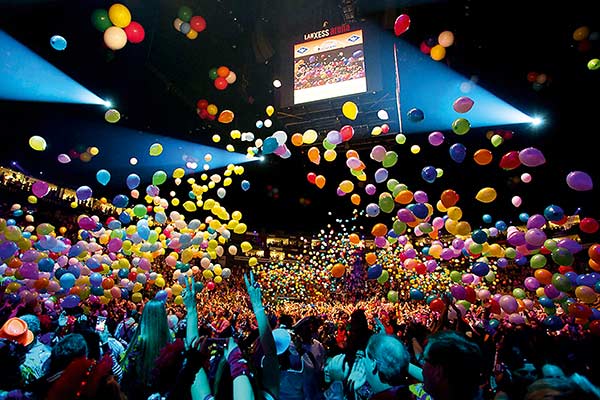 Lachende Kölnarena – endlich wieder Karneval feiern! Image